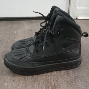 Nike Woodside II (Size 7Y)